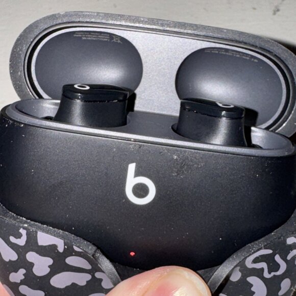Beats by Dr. Dre Studio Buds - Black With Leopard Silicone Case EUC - Picture 12 of 13